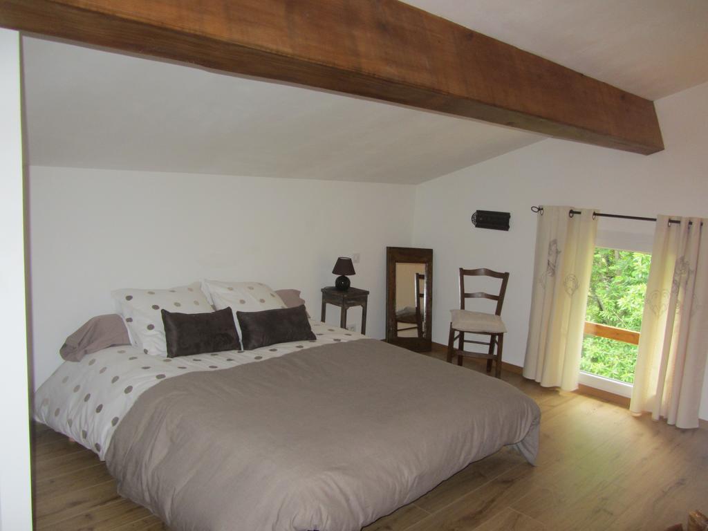 Bed and Breakfast Les Cimes à Saint-Pierre-de-Rivière Chambre photo