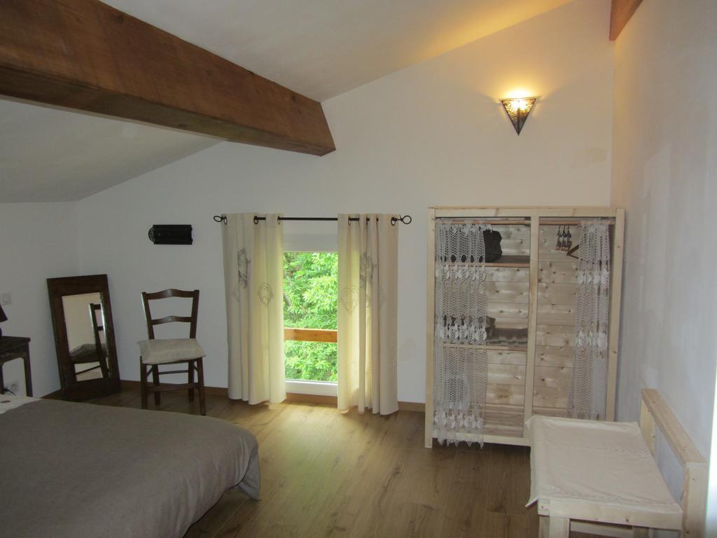 Bed and Breakfast Les Cimes à Saint-Pierre-de-Rivière Chambre photo